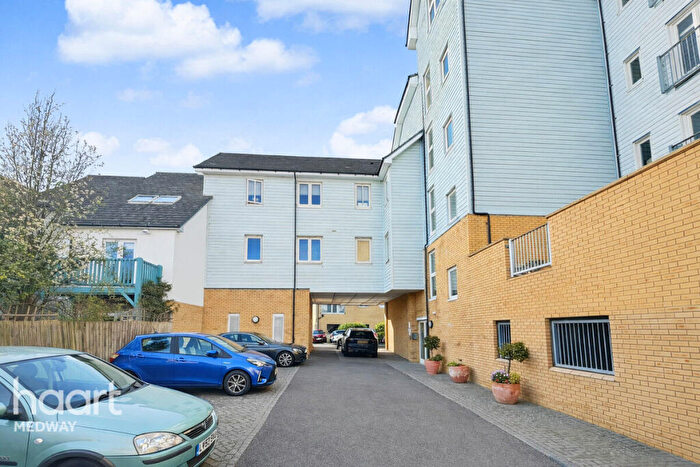 1 Bedroom Flat For Sale In Rivermead, Chatham, ME4