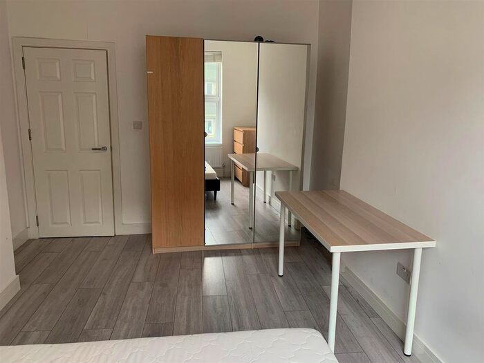 3 Bedroom Flat To Rent In Malvern Road, London, NW6