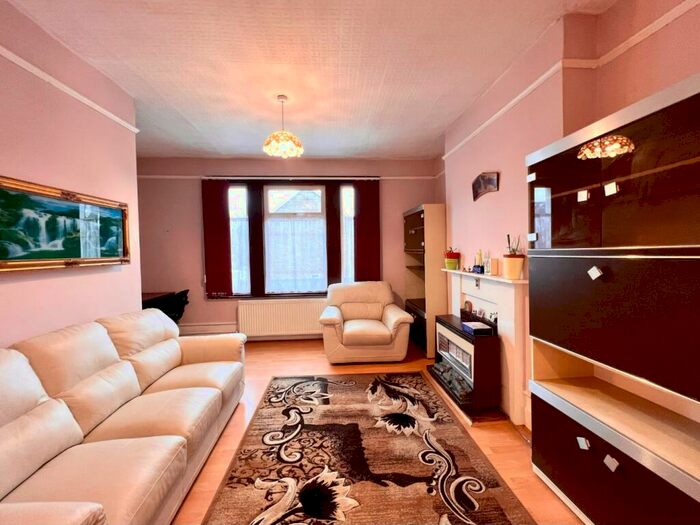 2 Bedroom Flat To Rent In Roundwood Road London, NW10