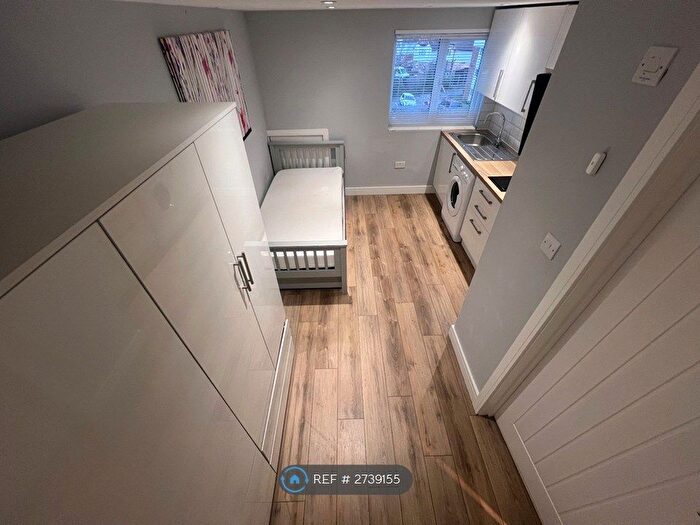 Studio To Rent In Alexandea Ave, Luton, LU3