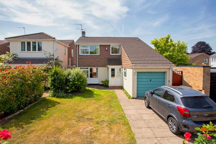 3 Bedroom Detached House To Rent In Fishersdene, Claygate, KT10