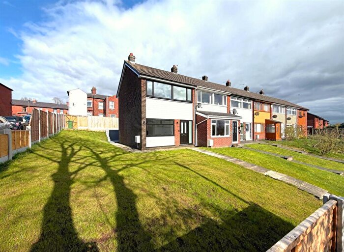 3 Bedroom End Of Terrace House For Sale In Derwent Close, Horwich, Bolton, BL6