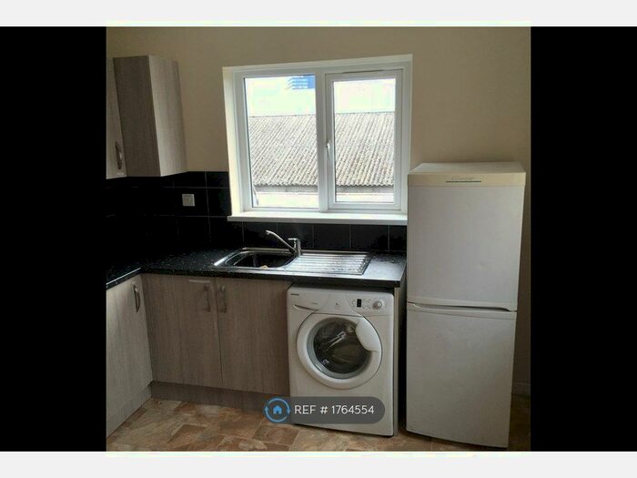 3 Bedroom Flat To Rent In Saxby St, Leicester, LE2