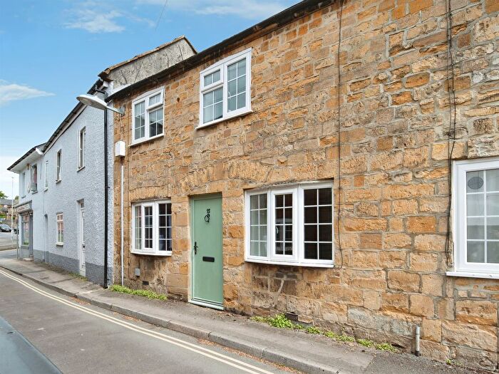 3 Bedroom Terraced House For Sale In George Street, Sherborne, DT9