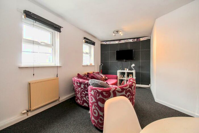 3 Bedroom Apartment To Rent In St. Michaels Crescent, LS6