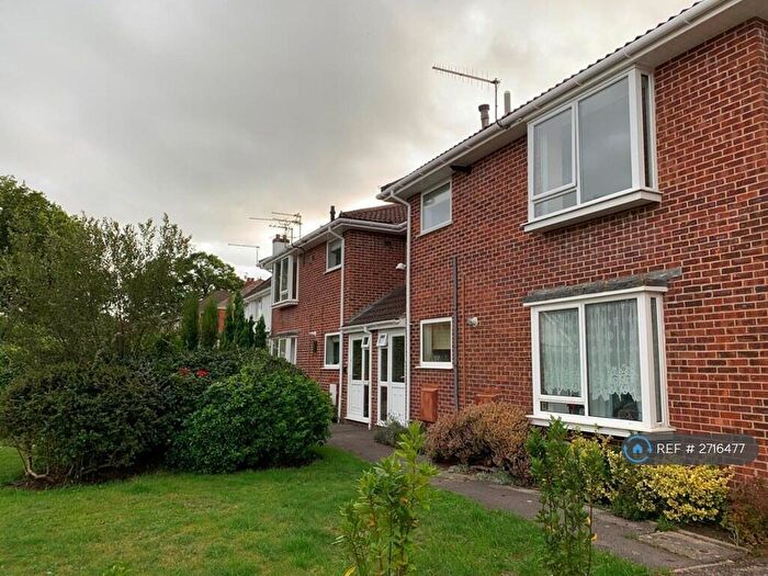 2 Bedroom Flat To Rent In York Road, Broadstone, BH18