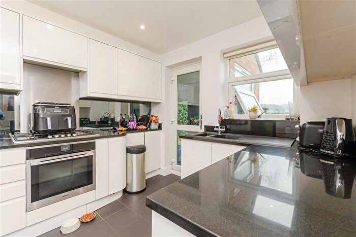 4 Bedroom Semi-detached House For Sale In Northdown Road, Longfield, Kent, DA3