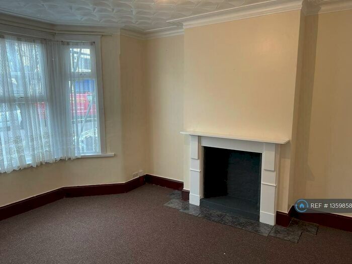 1 Bedroom Flat To Rent In Ground Floor Hickling Road, Ilford, IG1
