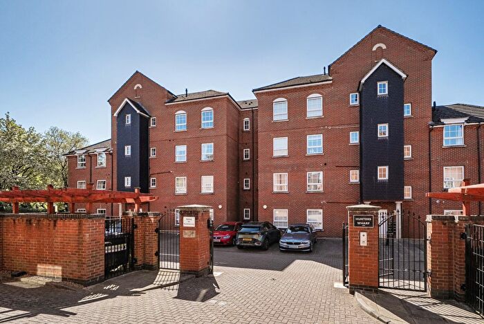 2 Bedroom Flat To Rent In Katesgrove Lane, Reading, Berkshire, RG1