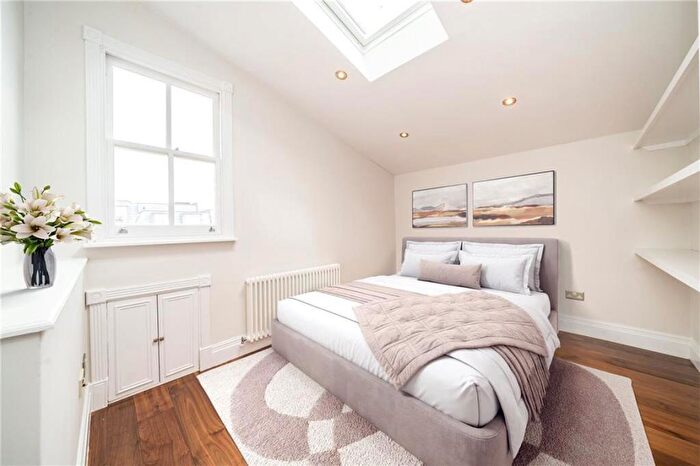 5 Bedroom Terraced House To Rent In Belleville Road, Between The Commons, SW11