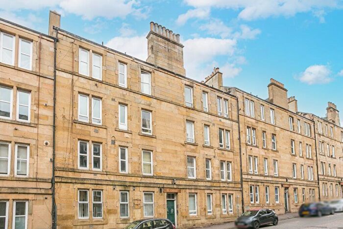 1 Bedroom Flat For Sale In Yeaman Place, Edinburgh, EH11