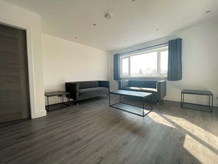 2 Bedroom Flat To Rent In Alwoodley Court, King Lane, Alwoodley, Leeds, LS17