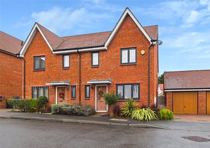 3 Bedroom Semi Detached House For Sale In Quiller Avenue, Arborfield Green, Reading, Berkshire, RG2