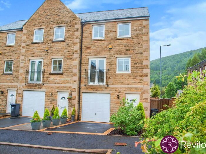 4 Bedroom End Of Terrace House To Rent In Ivy Place, Todmorden, OL14