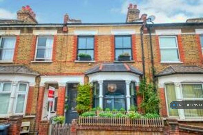 2 Bedroom Flat To Rent In Napier Road, London, N17