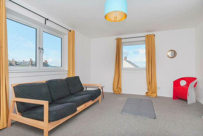 2 Bedroom Flat To Rent In Claverhouse Drive Edinburgh United Kingdom, EH16