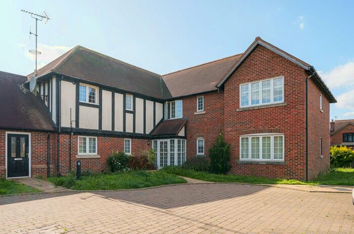 2 Bedroom Flat For Sale In Redbourn House, Meadow View, Redbourn, AL3