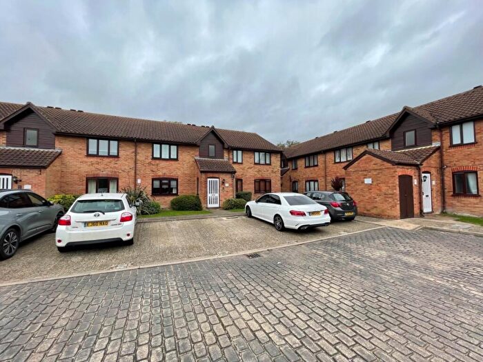 Flat To Rent In Godwin Close, Waltham Abbey, E4