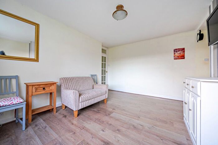 2 Bedroom Flat For Sale In Hornsey Lane, London, N6