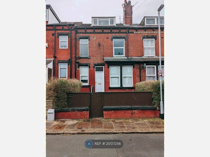 2 Bedroom Terraced House To Rent In Cross Flatts Parade, Leeds, LS11