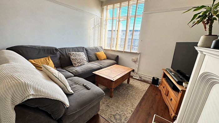 2 Bedroom Flat To Rent In Birmingham Road, Sutton Coldfield, B72