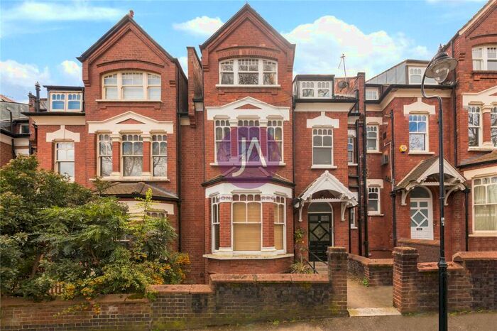 2 Bedroom Apartment To Rent In Jacksons Lane, Highgate, London, N6