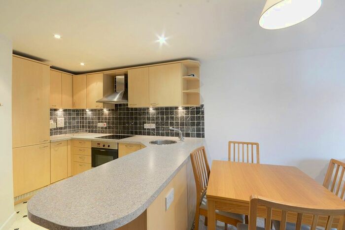 2 Bedroom Flat To Rent In St Georges Way, Camberwell, London, SE15