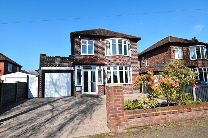 3 Bedroom Detached House For Sale In Hall Farm Avenue, Davyhulme, M41