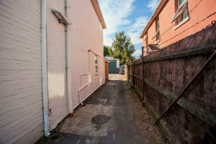 5 Bedroom Semi-Detached House To Rent In Alma Rd Winton Banks, BH9