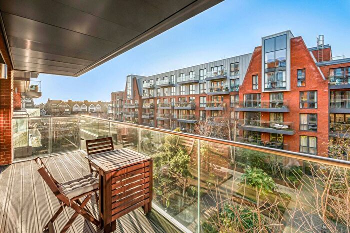 2 Bedroom Flat For Sale In Gaumont Place, London, SW2