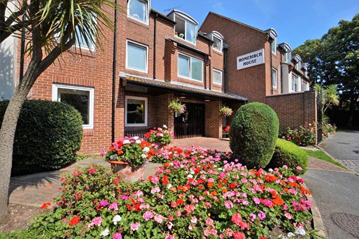1 Bedroom Flat For Sale In Hunting Gate, Birchington, Kent, CT7