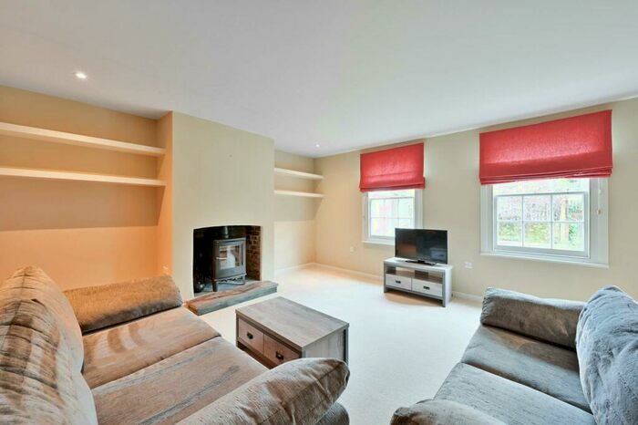 4 Bedroom Terraced House To Rent In London Road, Morden, Mitcham, CR4