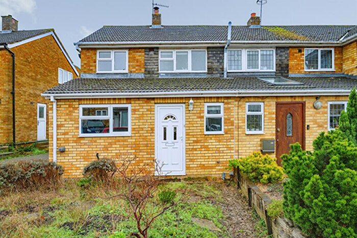 2 Bedroom Semi Detached House For Sale In Broomleys, St. Albans, AL4