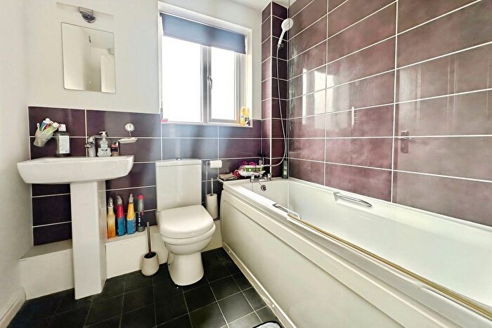 2 Bedroom End Of Terrace House For Sale In Bracklesham Close, Southampton, SO19