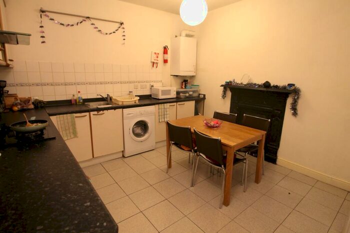 4 Bedroom Flat To Rent In Caledonian Road, Islington, N7