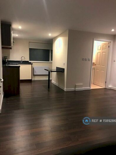 Studio To Rent In Keswick Drive, Lightwater, GU18