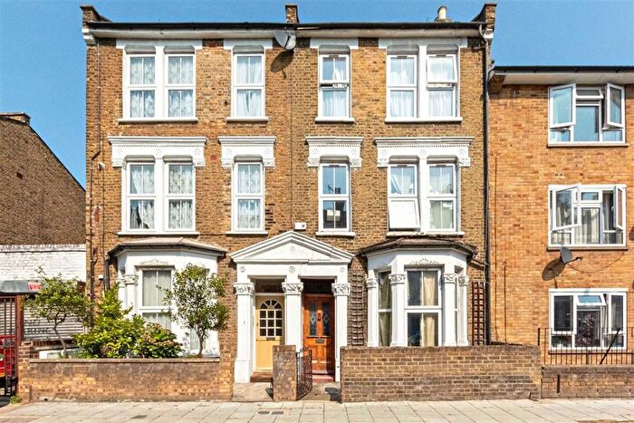 2 Bedroom Flat To Rent In Walberswick Street, South Lambeth, SW8