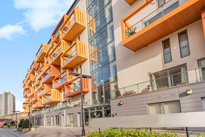 2 Bedroom Apartment To Rent In Crampton Street, London, SE17