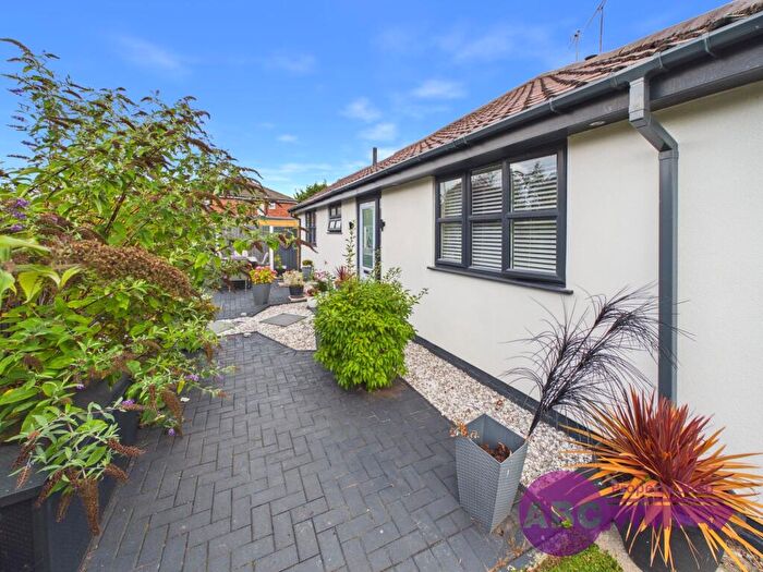 2 Bedroom Bungalow For Sale In Ascot Drive, Great Sutton, Ellesmere Port, Cheshire, CH66