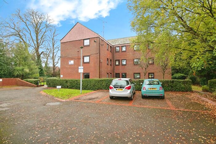2 Bedroom Flat For Sale In Court Oak Road, Birmingham, B17