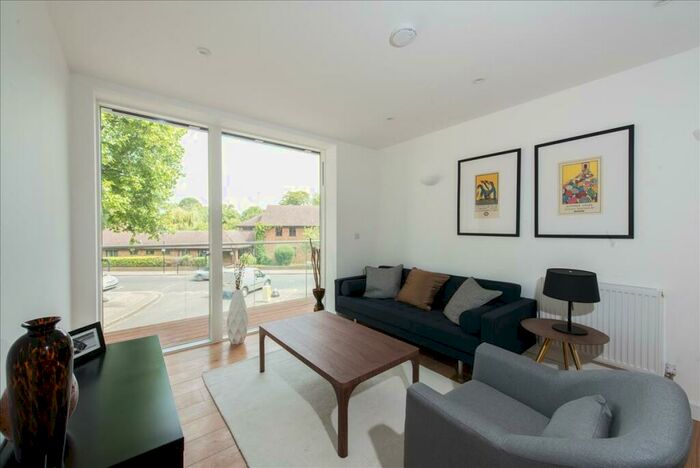2 Bedroom Flat To Rent In Sotherby Court, Sewardstone Road, Bethnal Green, London, E2