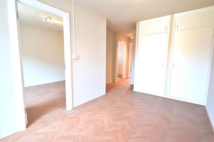 1 Bedroom Flat To Rent In New Road, Bourne End, SL8