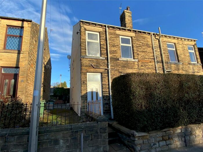 2 Bedroom Terraced House To Rent In Carlinghow Lane, Batley, West Yorkshire, WF17