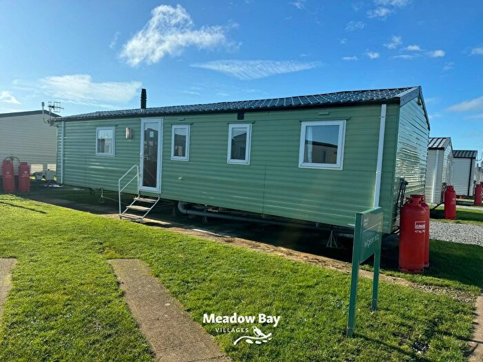 3 Bedroom Mobile/park Home For Sale In Manor Road, Hayling Island, PO11