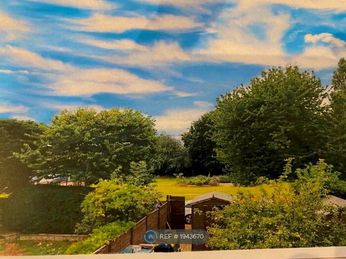 3 Bedroom Maisonette To Rent In Holtspur Way, Beaconsfield, HP9