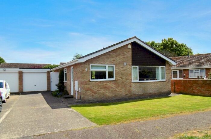 2 Bedroom Detached Bungalow For Sale In Park Close, Moggerhanger, MK44