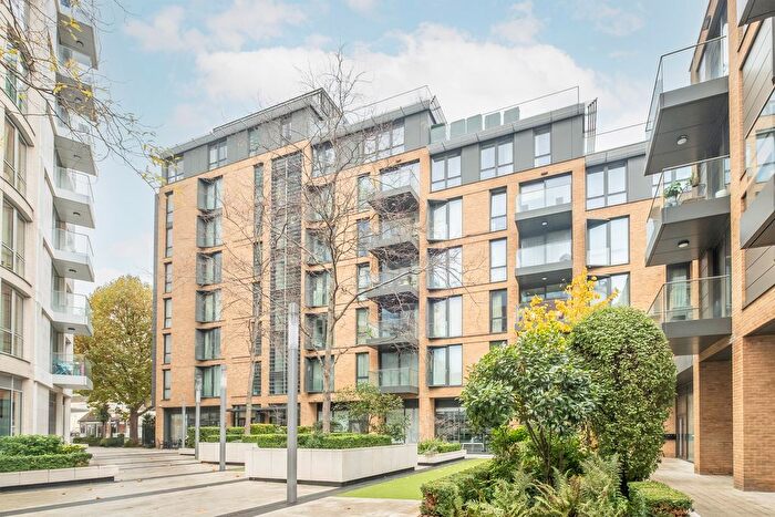 2 Bedroom Flat For Sale In Plaza Gardens, London, SW15