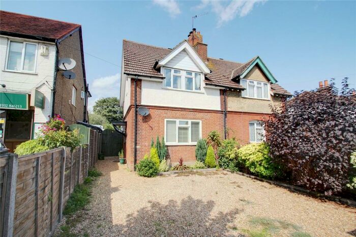 3 Bedroom Semi-Detached House To Rent In Addlestone, Surrey, KT15