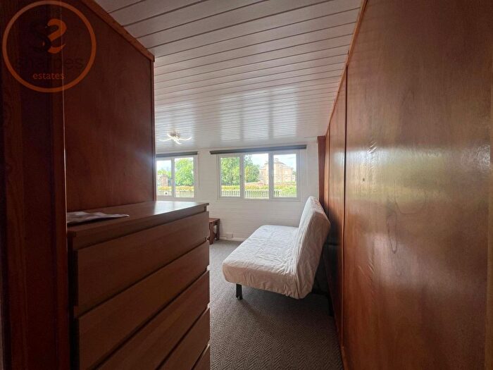 1 Bedroom Houseboat To Rent In Ducks Walk, Twickenham, Greater London, TW1