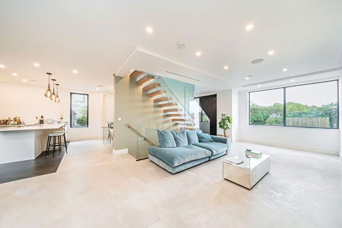 5 Bedroom Semi Detached House To Rent In Gulliver Place, London, N10